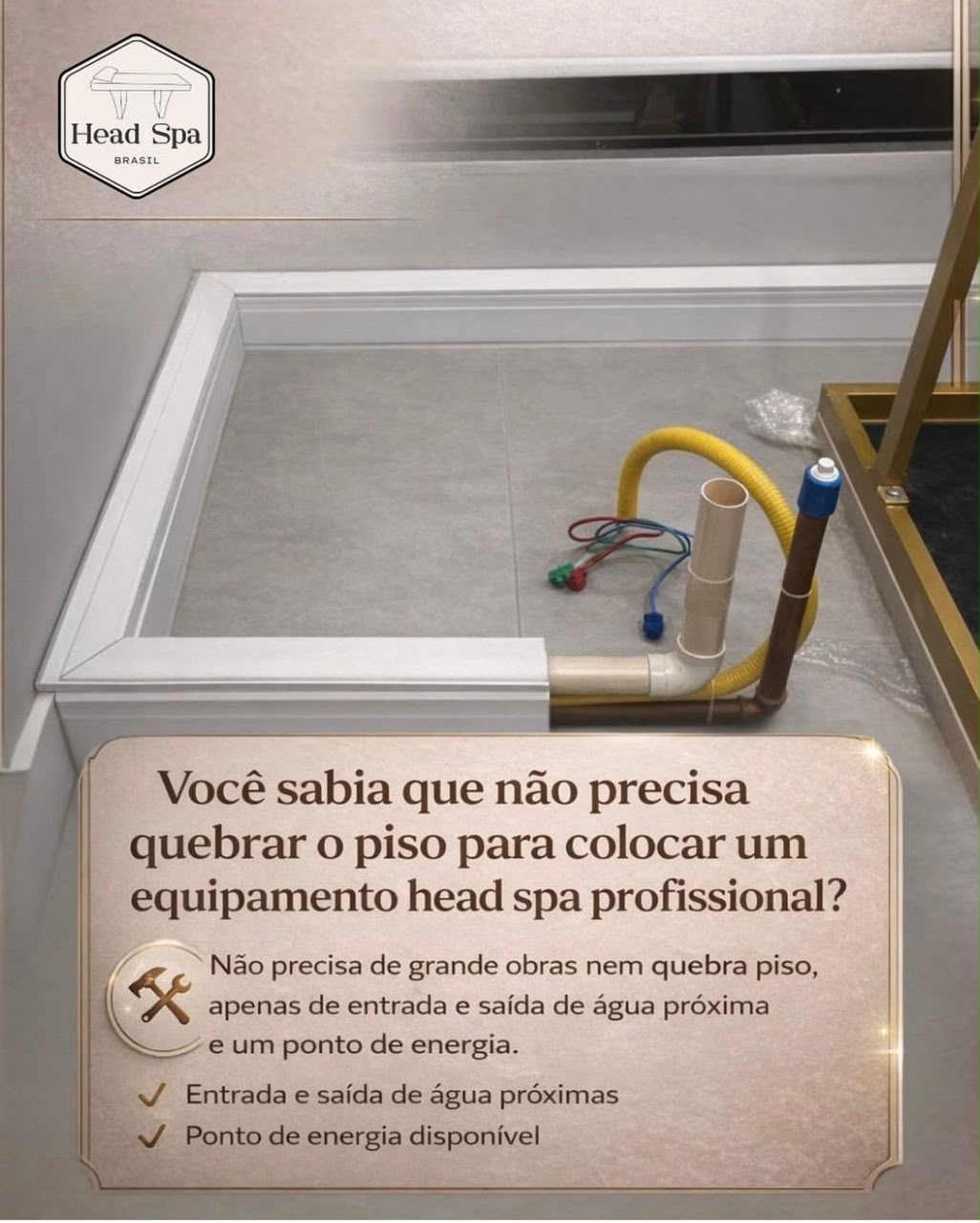 Exemplo de tubulação aparente e canaletas ao lado da estrutura de um equipamento Head Spa.